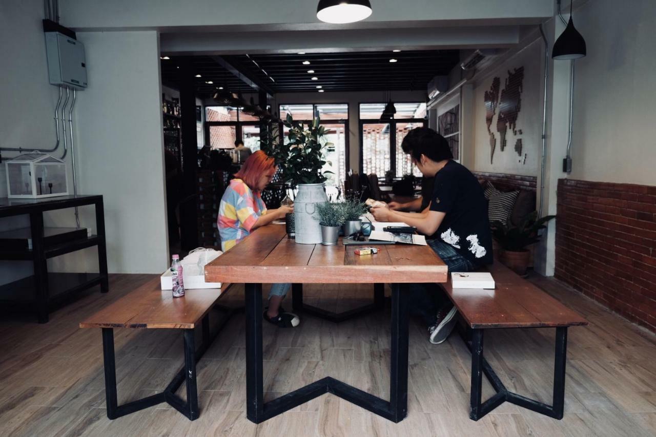 Slee Hostel Chiangmai (Adults Only) 치앙마이 외부 사진